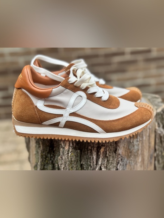 Loewe Shoes - Loewe White and Tan Suede-Trim Athletic Sneakers size 38